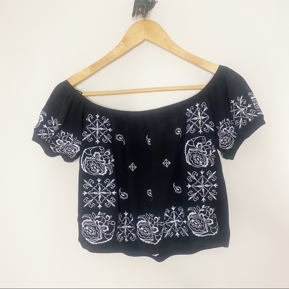 Express Embroidered Floral Crop Top - Picture 4 of 6